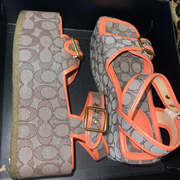 Coach Platforms - Picture 1 of 5